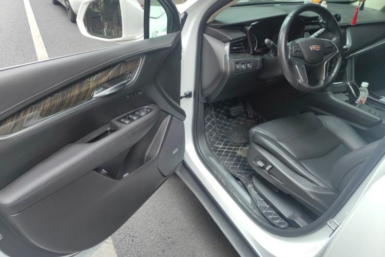 Used Cadillac XT5 2018 25T Luxury Model Driver Seat