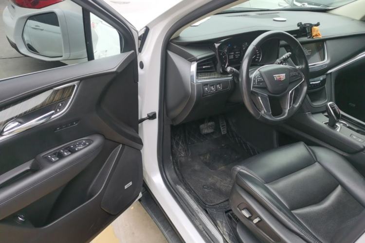 Used Cadillac XT5 2018 25T Luxury Model Driver Seat