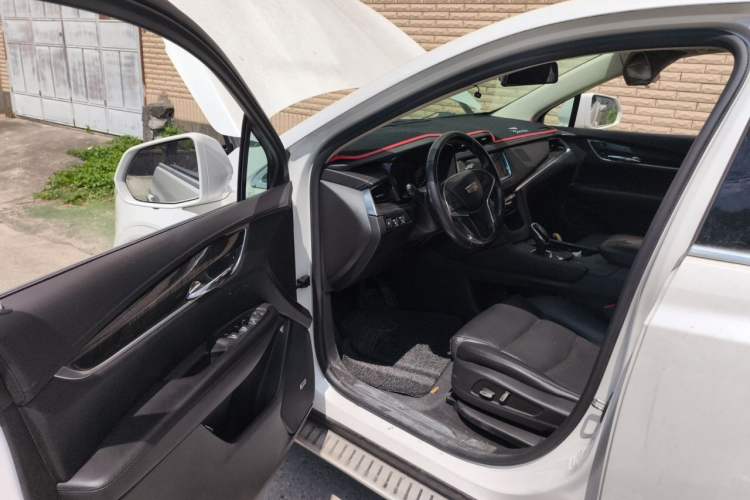 Used Cadillac XT5 2018 25T Luxury Model Driver Seat