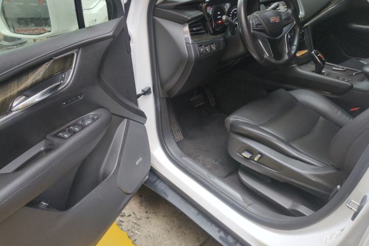 Used Cadillac XT5 2018 25T Luxury Model Driver Seat