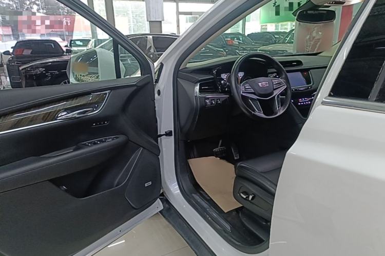 Used Cadillac XT5 2018 25T Luxury Model Driver Seat