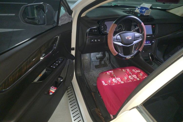 Used Cadillac XT5 2018 25T Luxury Model Driver Seat