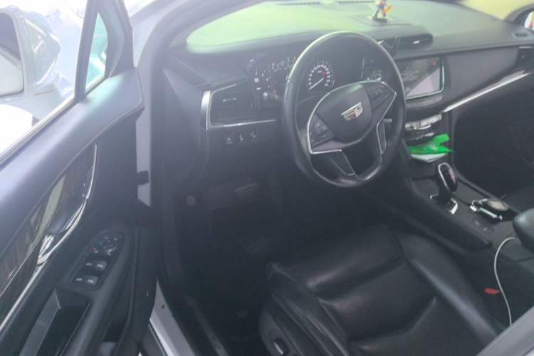 Used Cadillac XT5 2018 25T Luxury Model Driver Seat