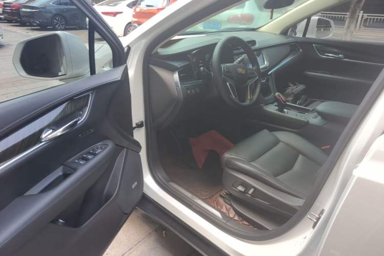 Used Cadillac XT5 2018 25T Luxury Model Driver Seat
