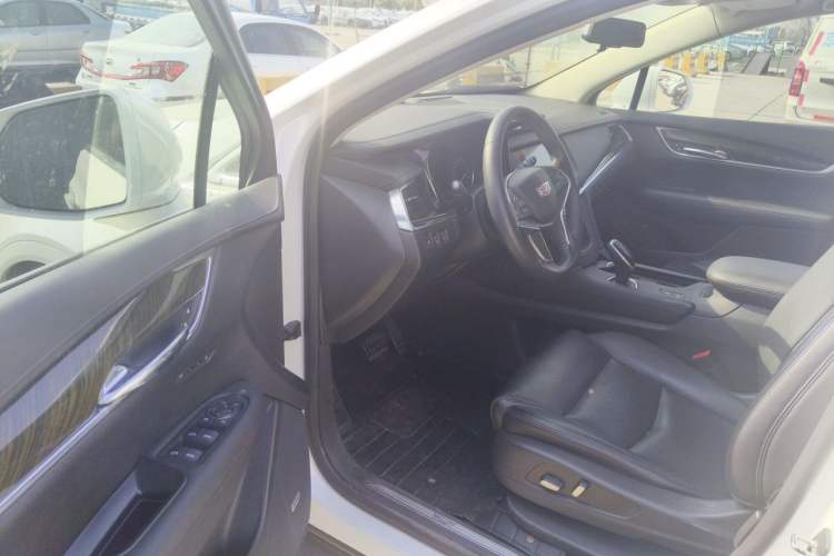 Used Cadillac XT5 2018 25T Luxury Model Driver Seat