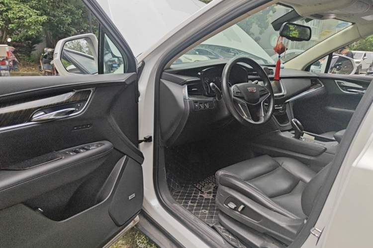Used Cadillac XT5 2018 25T Luxury Model Driver Seat