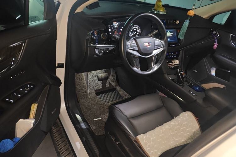 Used Cadillac XT5 2018 25T Luxury Model Driver Seat