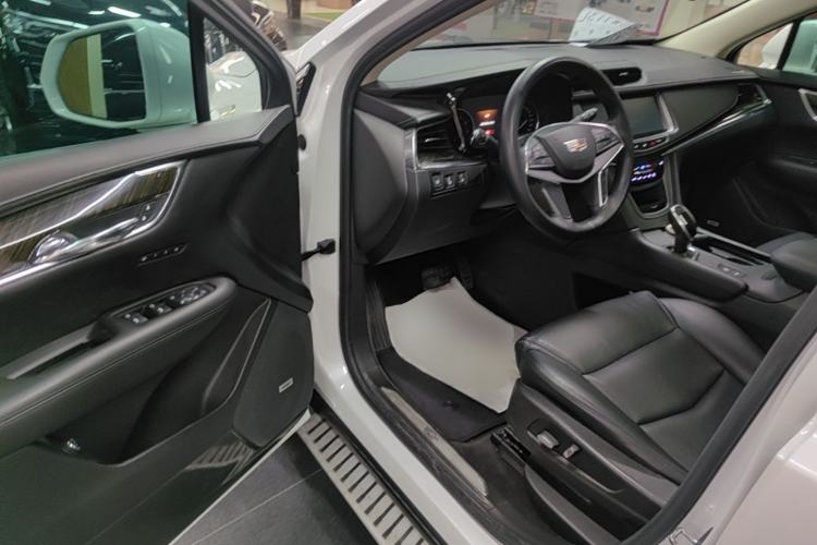 Used Cadillac XT5 2018 25T Luxury Model Driver Seat