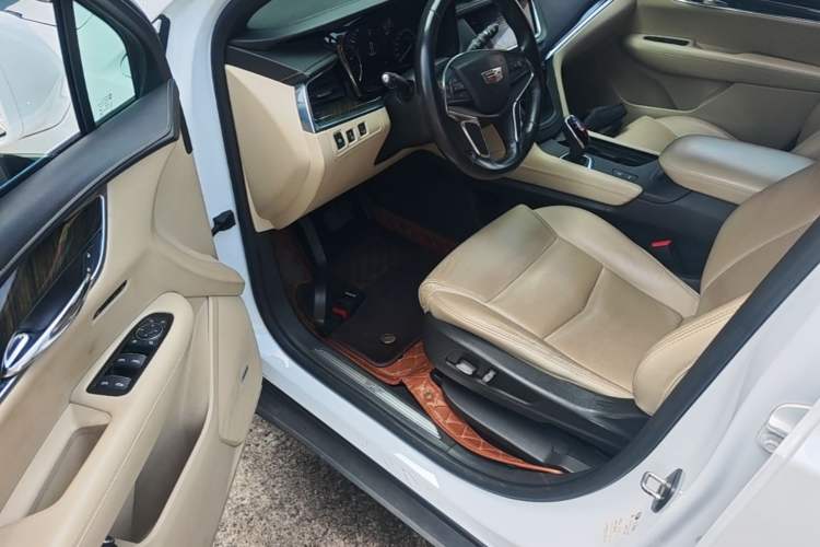 Used Cadillac XT5 2018 25T Luxury Model Driver Seat