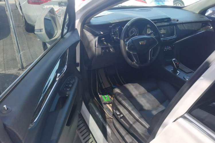 Used Cadillac XT5 2018 25T Luxury Model Driver Seat