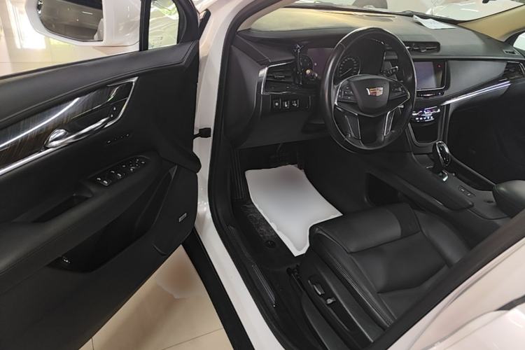Used Cadillac XT5 2018 25T Luxury Model Driver Seat