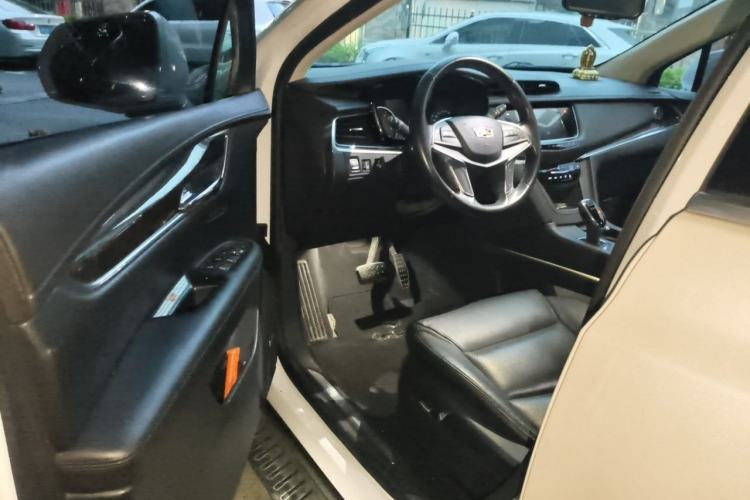 Used Cadillac XT5 2018 25T Luxury Model Driver Seat