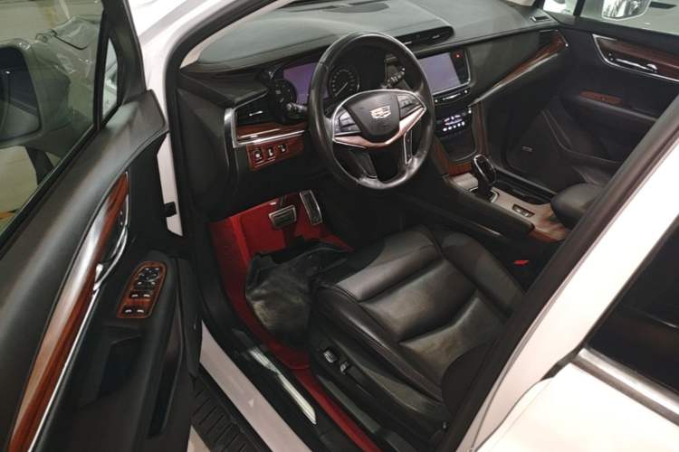 Used Cadillac XT5 2018 25T Luxury Model Driver Seat