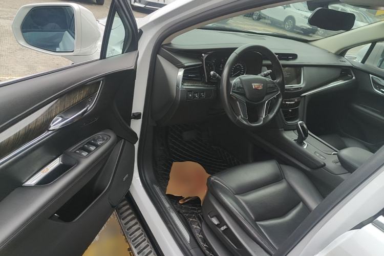 Used Cadillac XT5 2018 25T Luxury Model Driver Seat