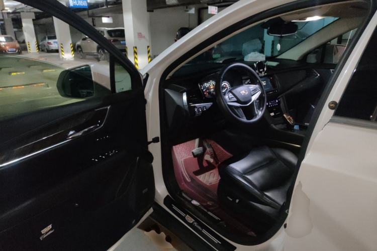 Used Cadillac XT5 2018 25T Luxury Model Driver Seat