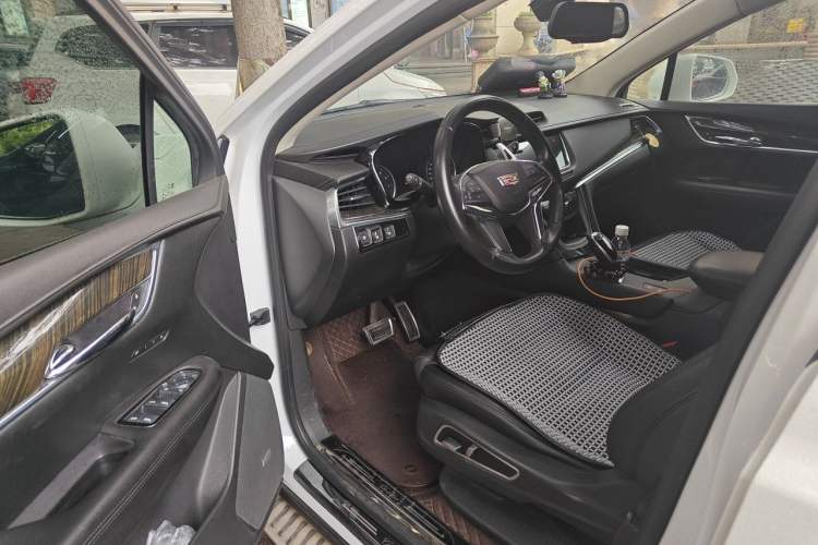 Used Cadillac XT5 2018 25T Luxury Model Driver Seat