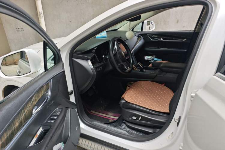 Used Cadillac XT5 2018 25T Luxury Model Driver Seat
