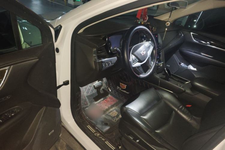 Used Cadillac XT5 2018 25T Luxury Model Driver Seat