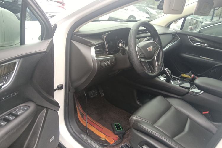 Used Cadillac XT5 2018 25T Luxury Model Driver Seat