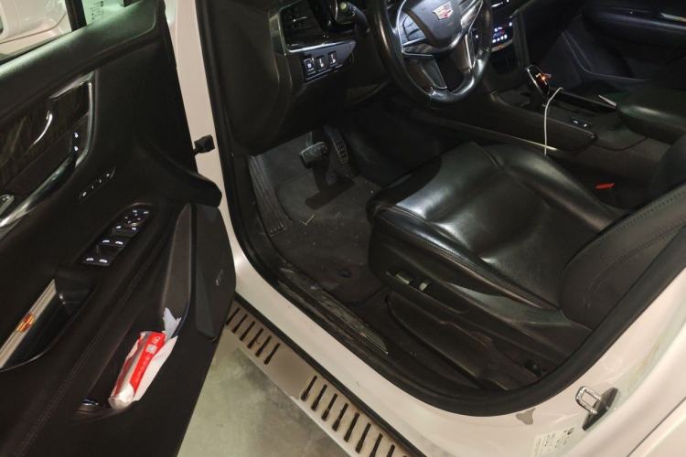 Used Cadillac XT5 2018 25T Luxury Model Driver Seat