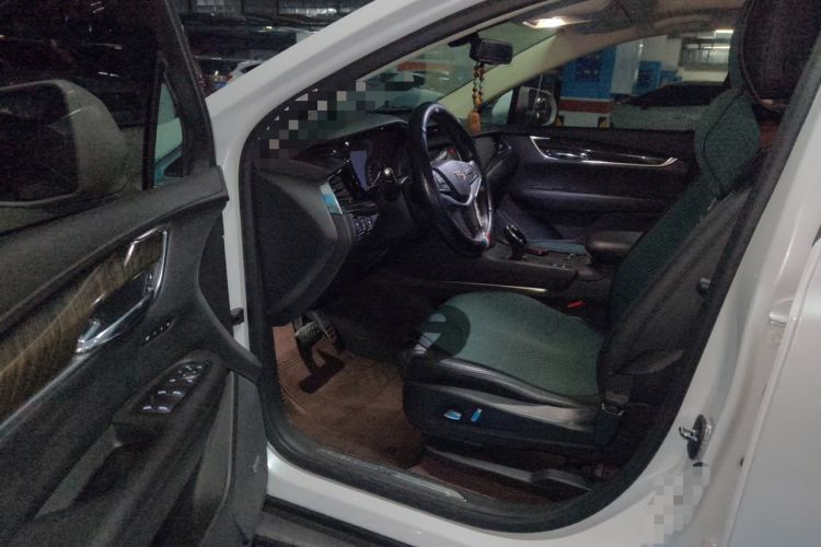 Used Cadillac XT5 2018 25T Luxury Model Driver Seat