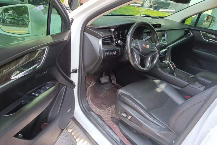 Used Cadillac XT5 2018 25T Luxury Model Driver Seat