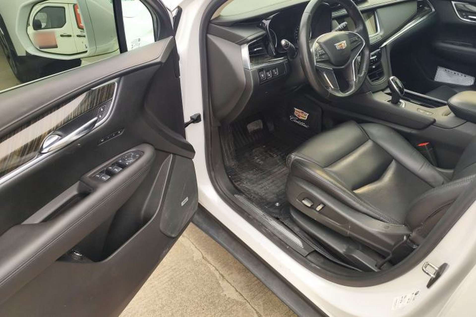 Used Cadillac XT5 2018 25T Luxury Model Driver Seat