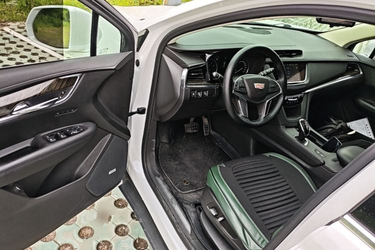 Used Cadillac XT5 2018 25T Luxury Model Driver Seat