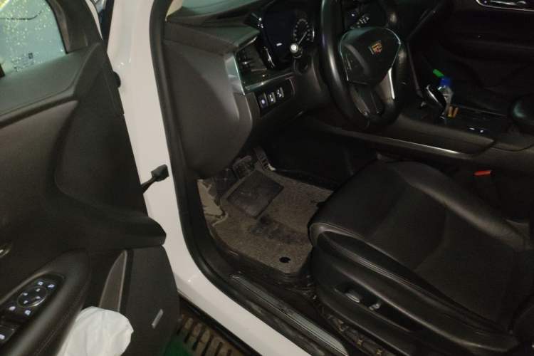 Used Cadillac XT5 2018 25T Luxury Model Driver Seat