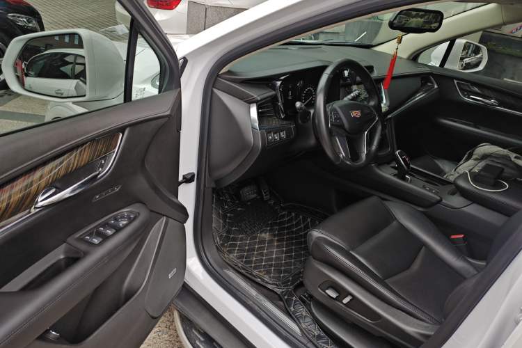 Used Cadillac XT5 2018 25T Luxury Model Driver Seat