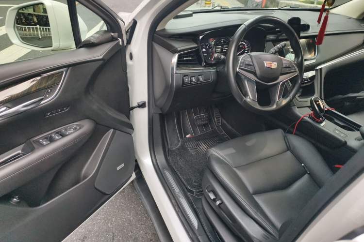 Used Cadillac XT5 2018 25T Luxury Model Driver Seat