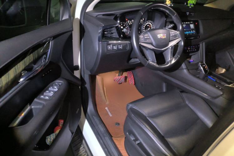 Used Cadillac XT5 2018 25T Luxury Model Driver Seat