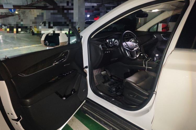 Used Cadillac XT5 2018 25T Luxury Model Driver Seat