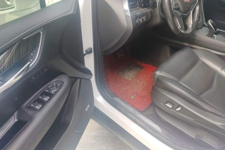 Used Cadillac XT5 2018 25T Luxury Model Driver Seat