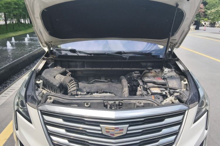 Used Cadillac XT5 2018 25T Luxury Model Engine Bay
