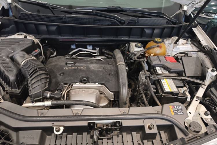 Used Cadillac XT5 2018 25T Tech Model Engine Bay