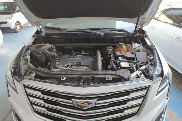 Used Cadillac XT5 2018 25T Luxury Model Engine Bay