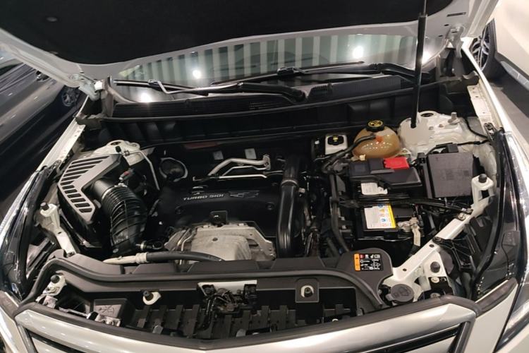 Used Cadillac XT5 2018 25T Luxury Model Engine Bay