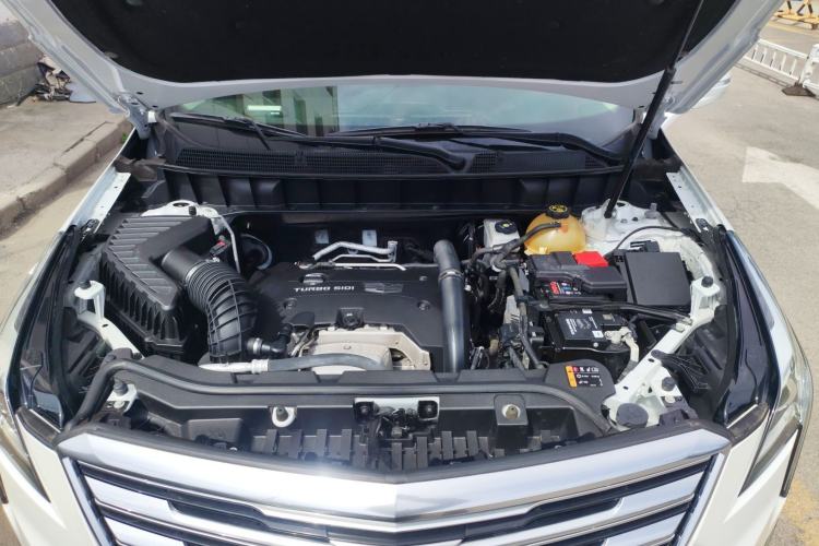 Used Cadillac XT5 2018 25T Luxury Model Engine Bay