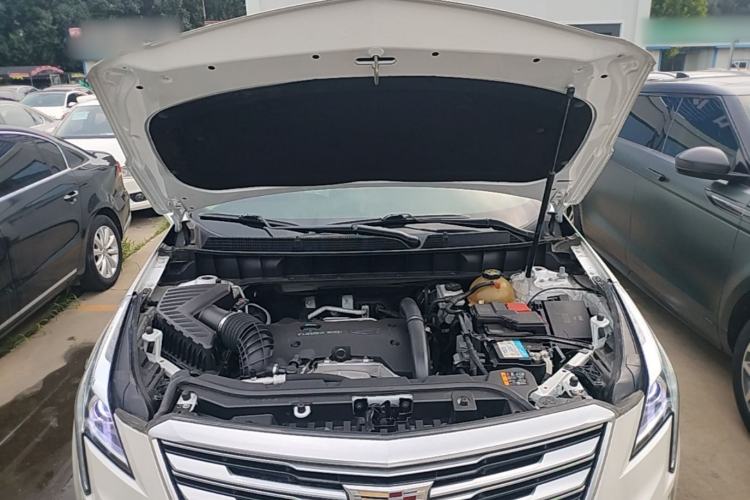 Used Cadillac XT5 2018 25T Luxury Model Engine Bay