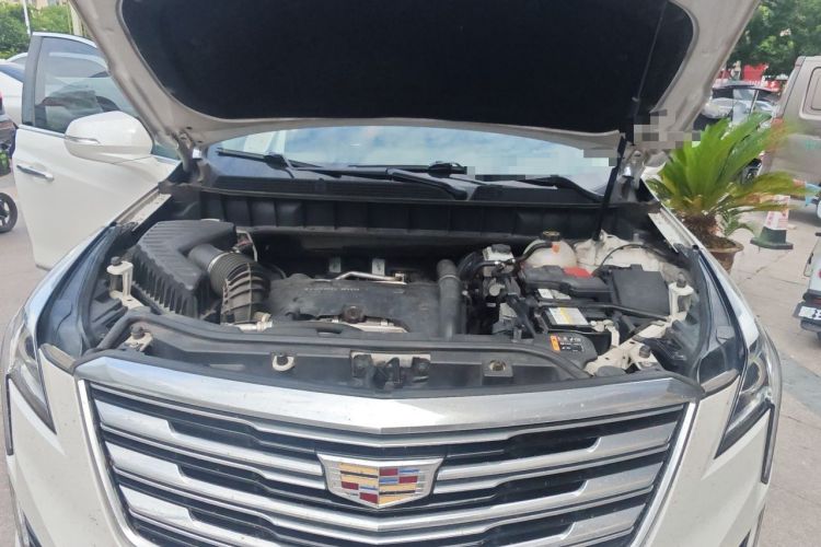 Used Cadillac XT5 2018 25T Luxury Model Engine Bay