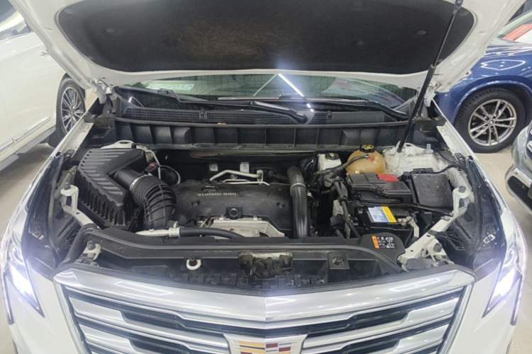 Used Cadillac XT5 2018 25T Luxury Model Engine Bay