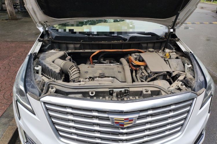 Used Cadillac XT5 2018 28E 4x4 Platinum Edition Engine Bay