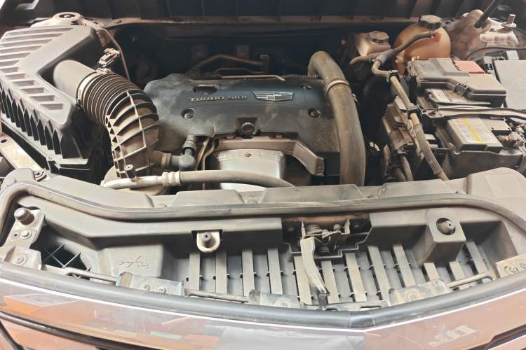 Used Cadillac XT5 2018 25T Luxury Model Engine Bay