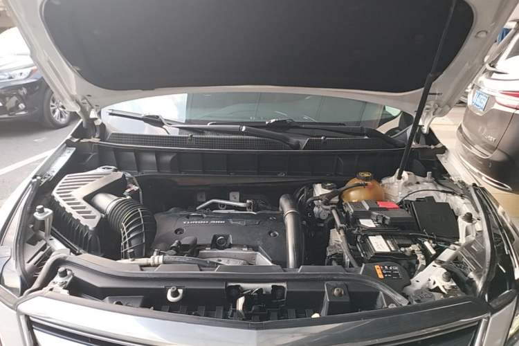 Used Cadillac XT5 2018 25T Luxury Model Engine Bay