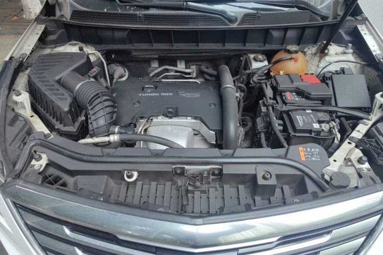 Used Cadillac XT5 2018 25T Luxury Model Engine Bay