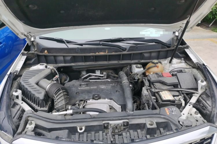Used Cadillac XT5 2018 25T Luxury Model Engine Bay