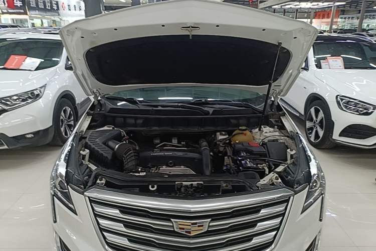 Used Cadillac XT5 2018 25T Luxury Model Engine Bay