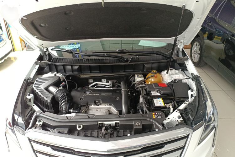 Used Cadillac XT5 2018 25T Tech Model Engine Bay