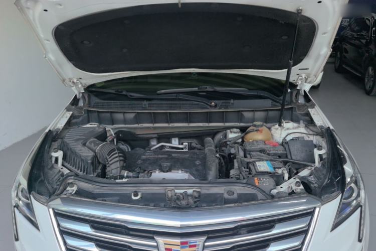 Used Cadillac XT5 2018 25T Luxury Model Engine Bay